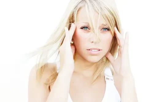 headache-girl-landscape-8889c72aeaa769f872ece7c996ef3297-